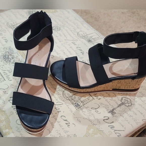 New BCBG Black Platform Sandals Size 8M - Picture 2 of 5